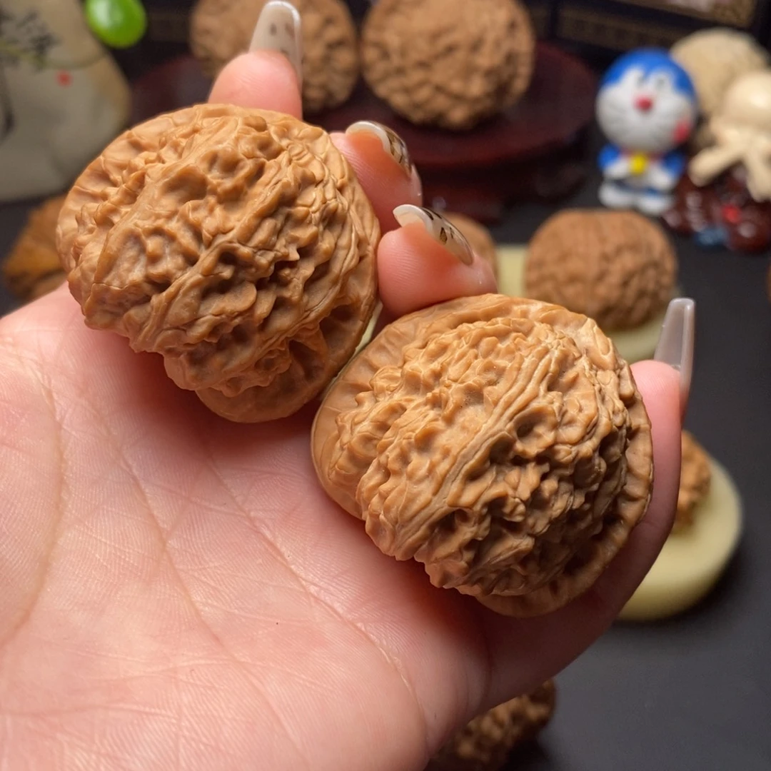 文玩核桃吊坠全品白狮子40.5