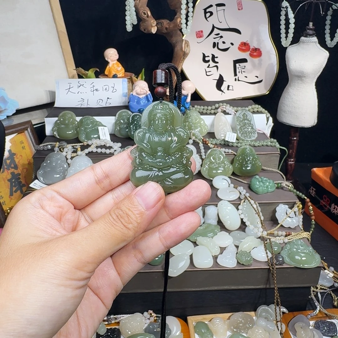 云***知和田玉未镶嵌颈饰