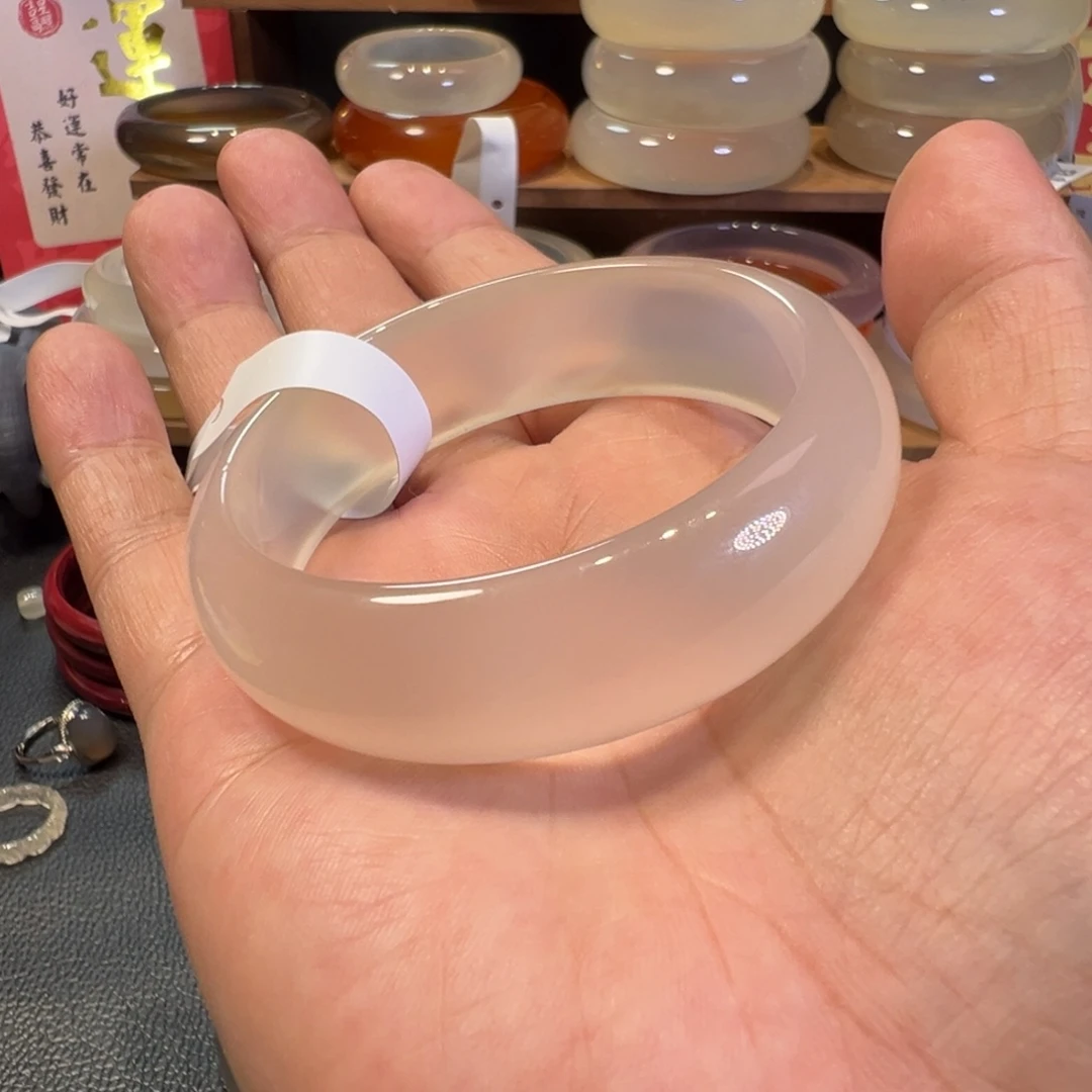 晴***$玛瑙/玉髓手镯未镶嵌