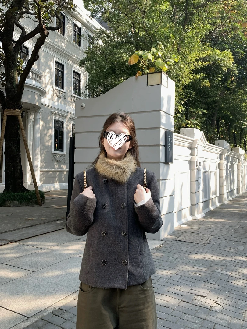 千金美学 毛领双排扣外套