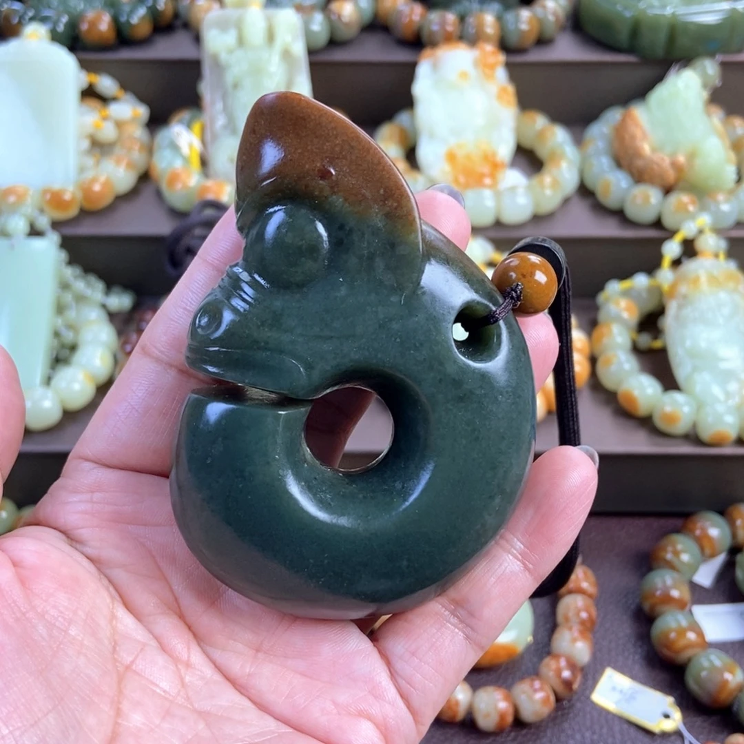 农***夫透闪石质玉未镶嵌把件