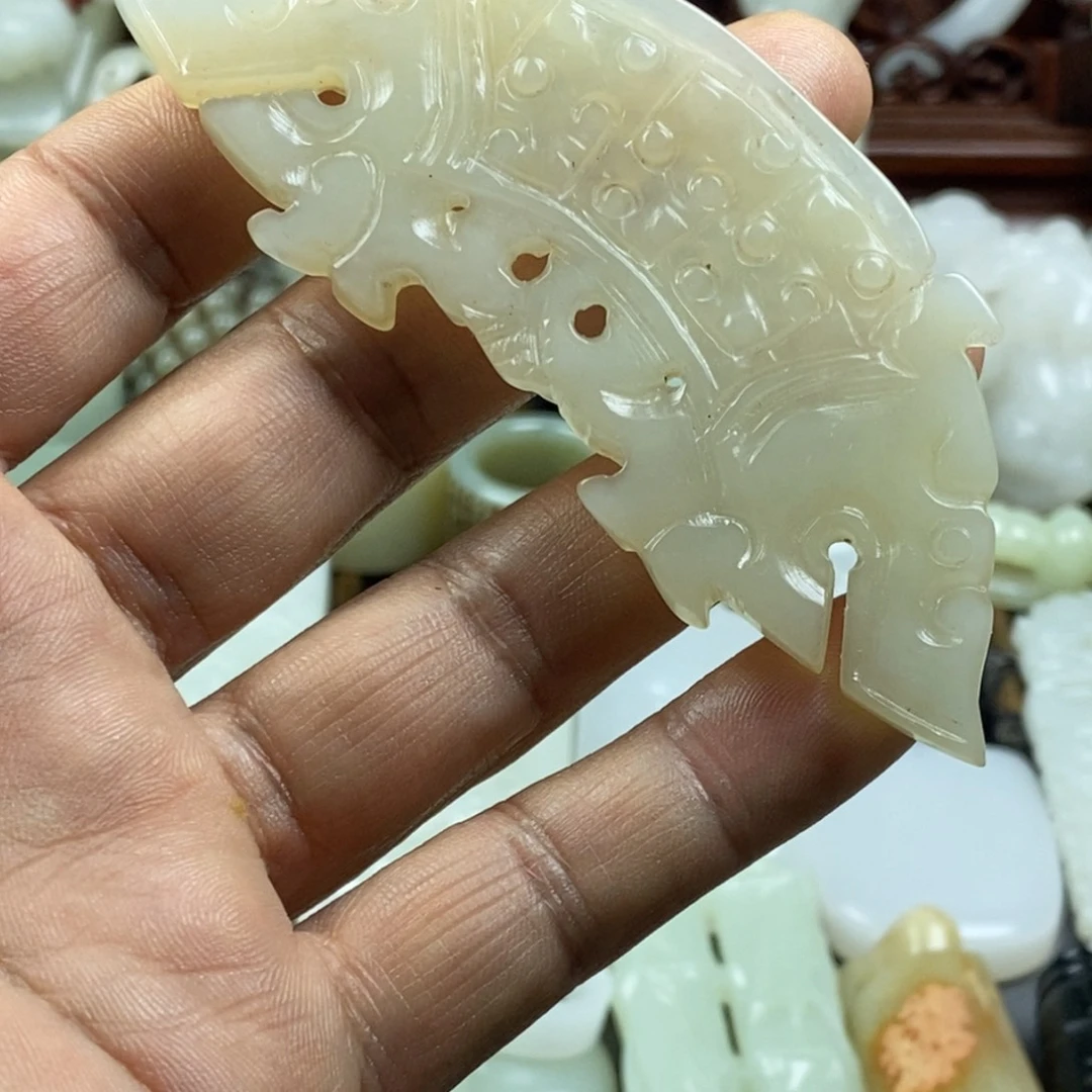 苍***狼和田玉（糖玉）未镶嵌颈饰