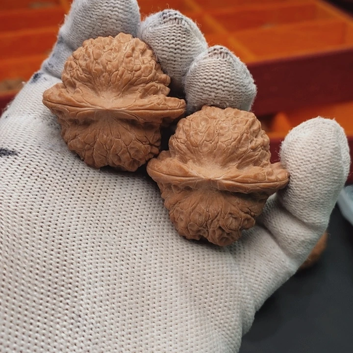 *****把件桃核血麒麟39