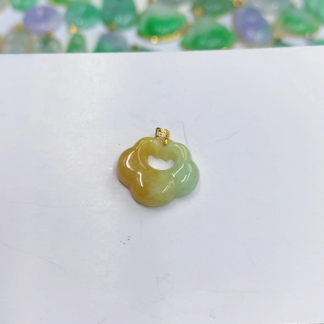 云***宝颈饰18K金镶嵌翡翠翡翠