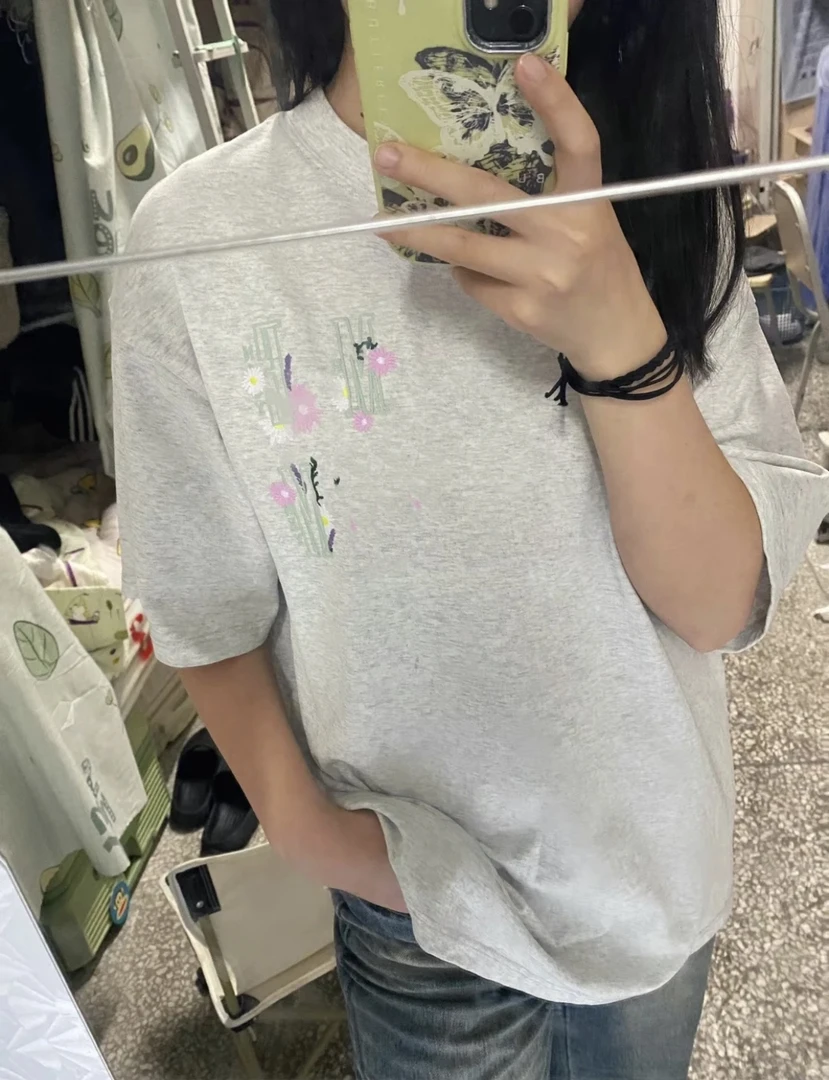 D8.ME家雏菊刺绣花灰色宽松短袖！尊的好看！