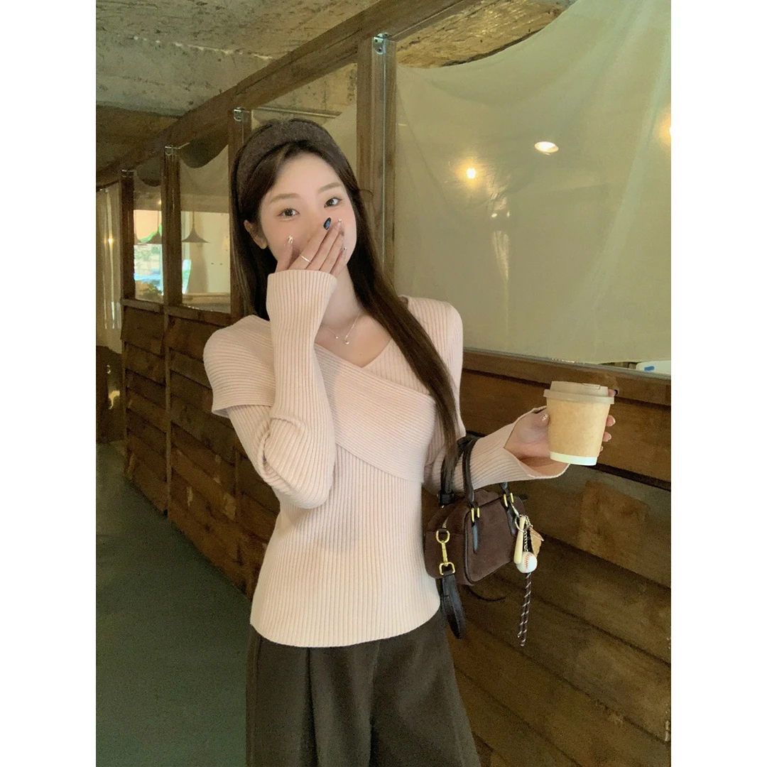乌77气质粉色交叉V领针织衫女冬季修身显瘦内搭打底衫长袖上衣新