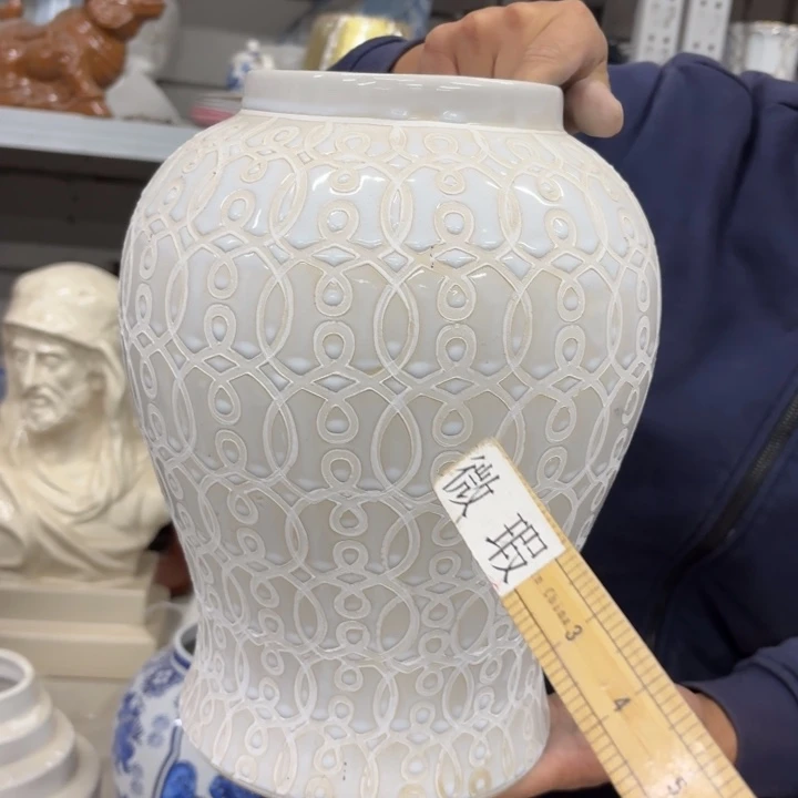 微瑕青花瓷器值得购买