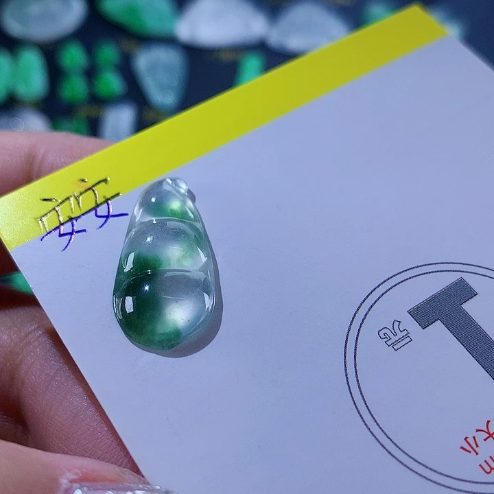 翡翠颈饰未镶嵌天然翡翠高冰豆子