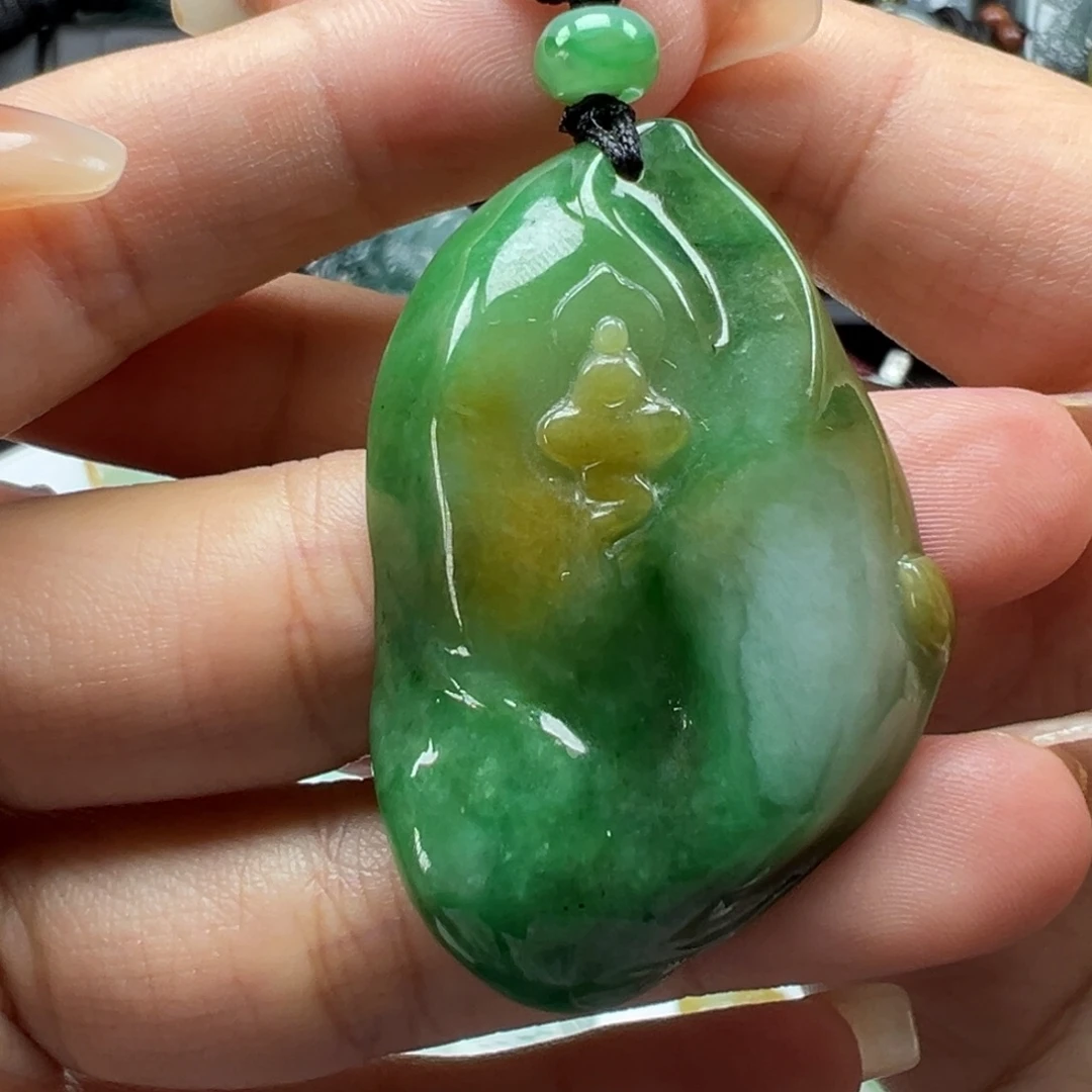 翡翠未镶嵌颈饰悟道