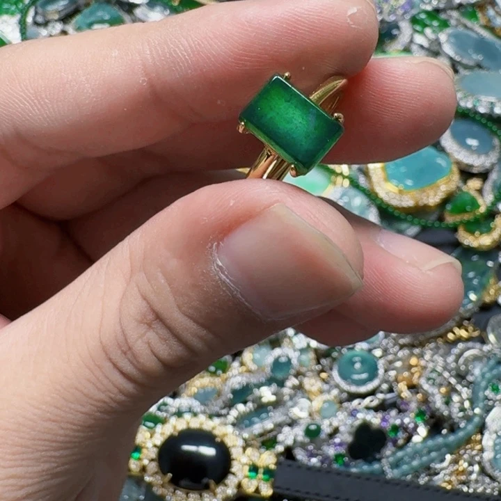 翡翠未镶嵌颈饰天然A货翡翠放漏
