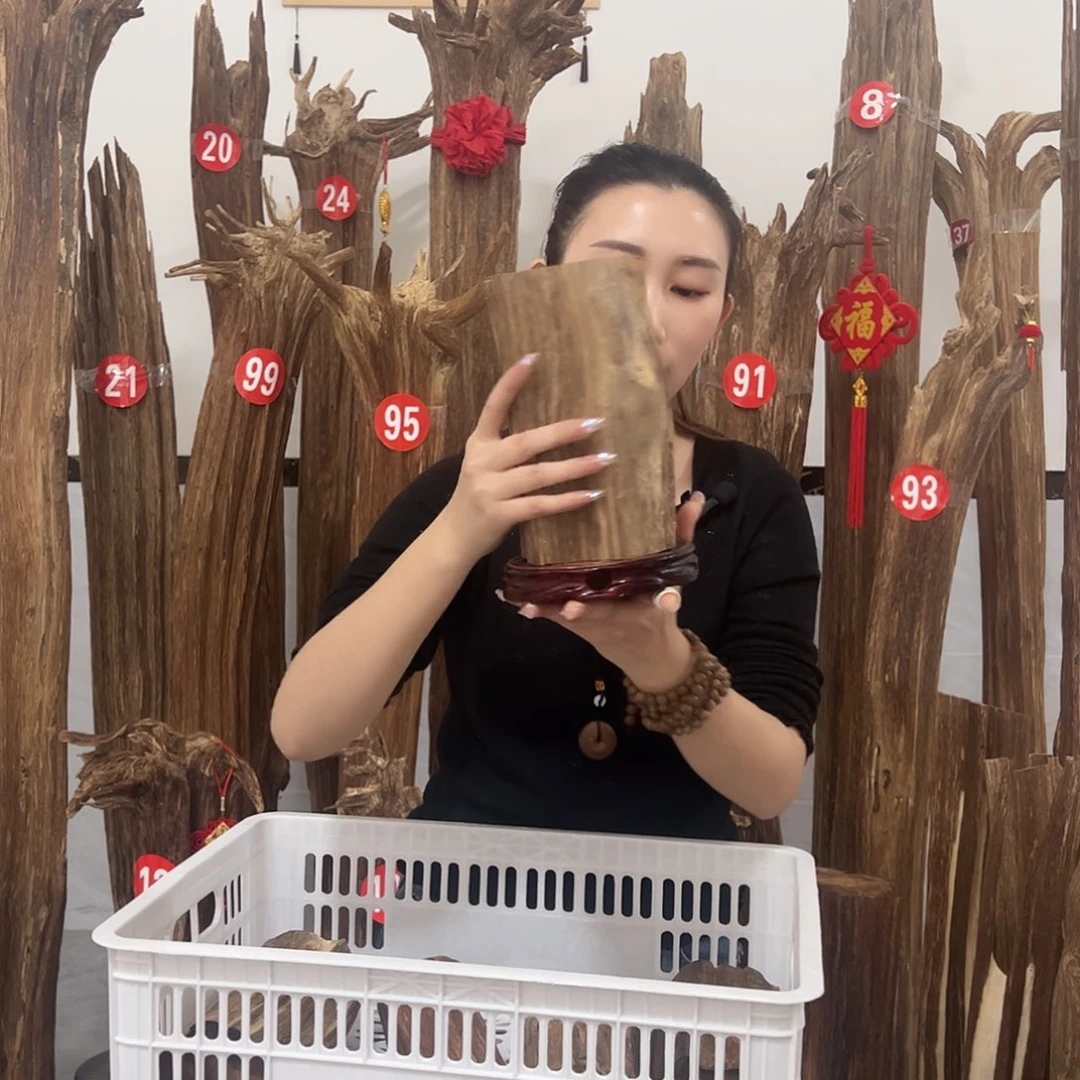 沉香碎屑沉香原材料