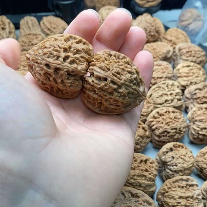 是***哥吊坠文玩核桃三角南疆石