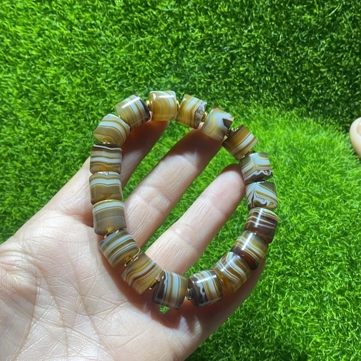 玛瑙/玉髓手串未镶嵌踏****方