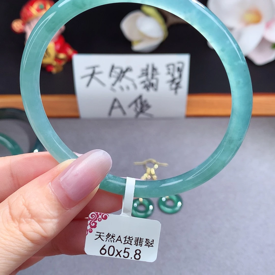 翡翠手镯（圆镯）未镶嵌