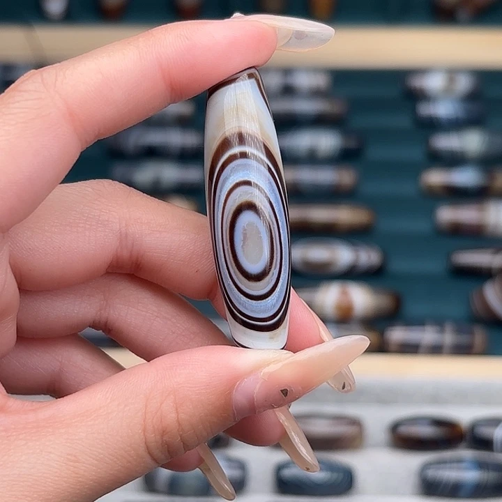 知***白玛瑙/玉髓未镶嵌珠宝奇石