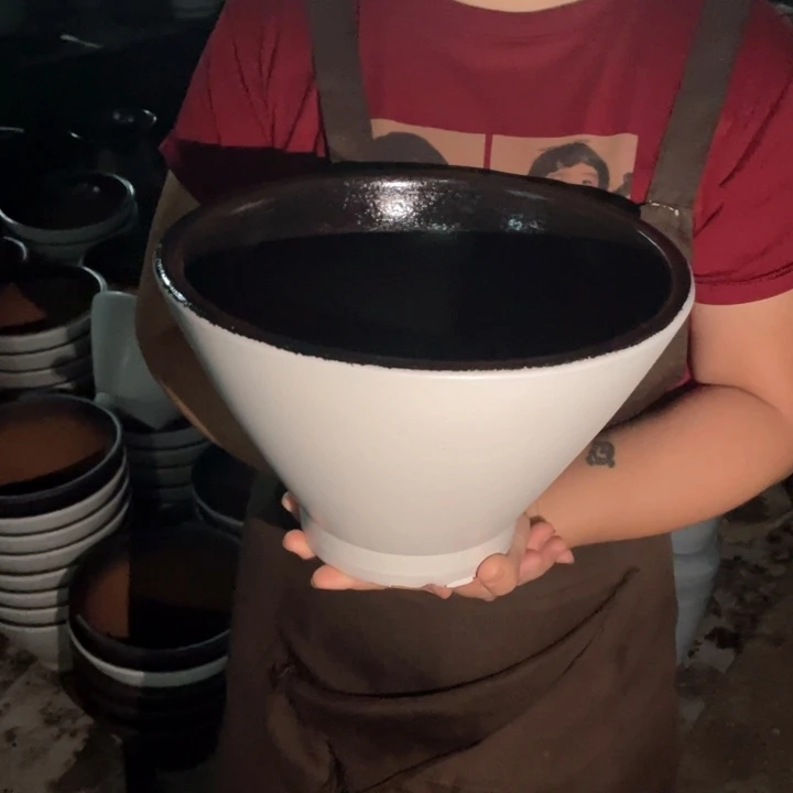 紫砂花盆口28高19瑕疵瑕疵