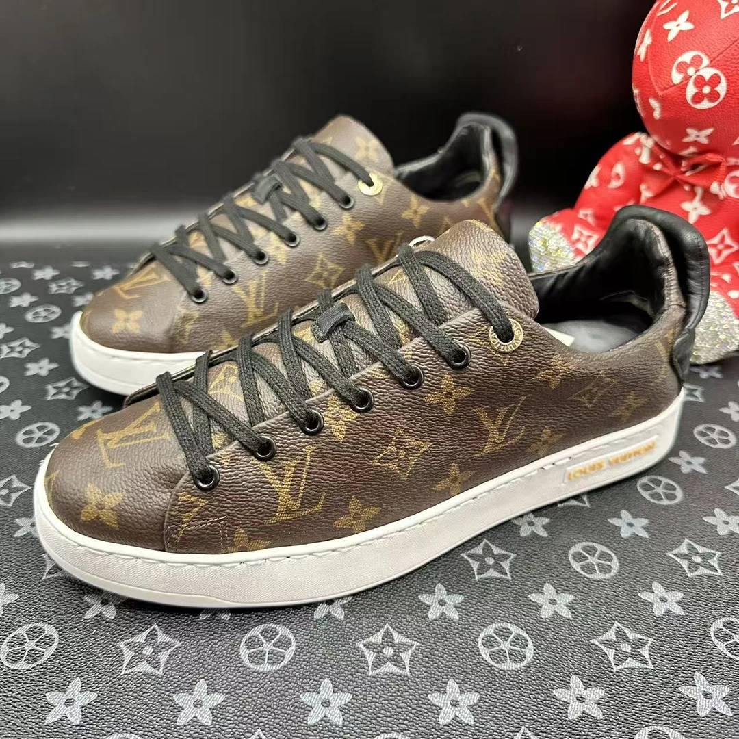 95新 LouisVuitton/路易威登 棕色满印老花休闲板鞋41.5码ddm1232