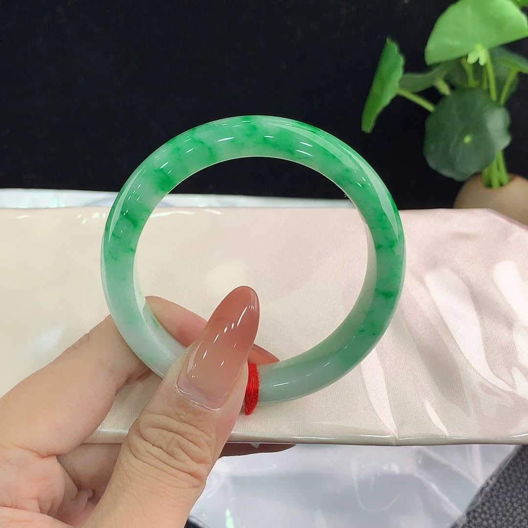 翡翠手镯未镶嵌正55