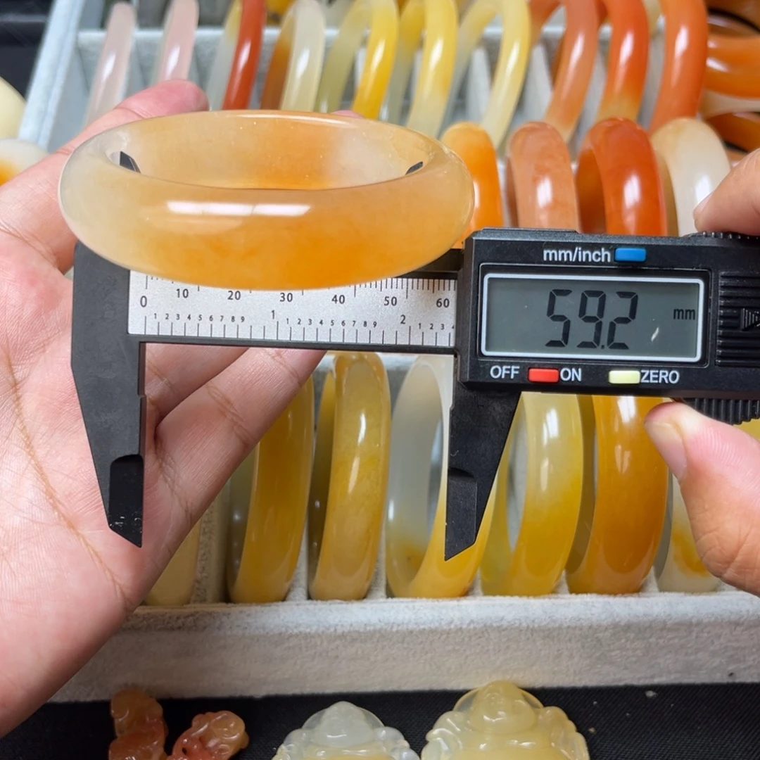 石英质玉（黄龙玉）未镶嵌手镯