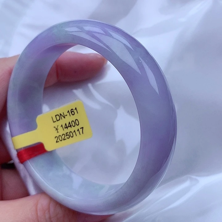 翡翠手镯未镶嵌翡翠