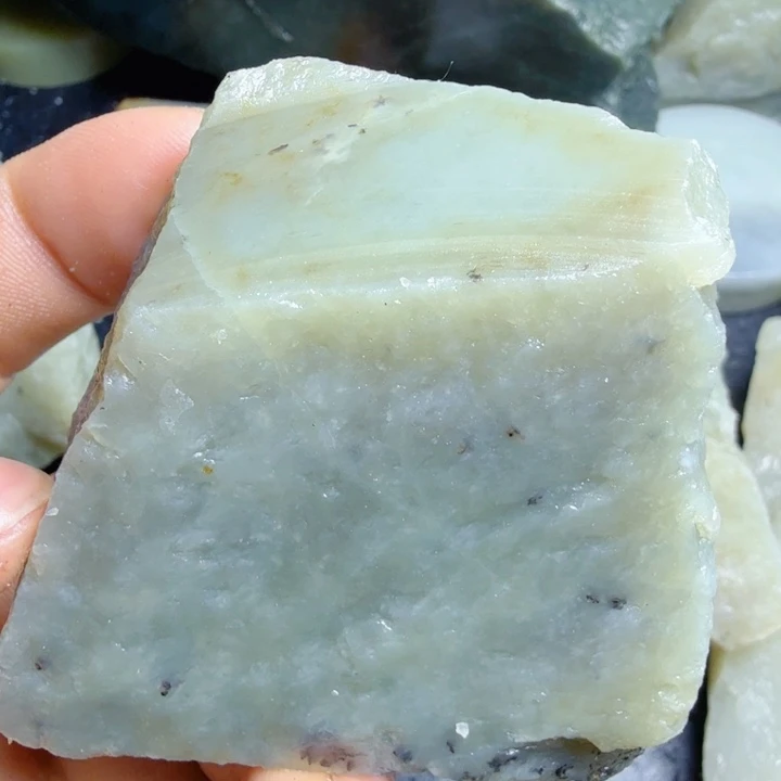 和田玉（糖玉）未镶嵌珠宝奇石