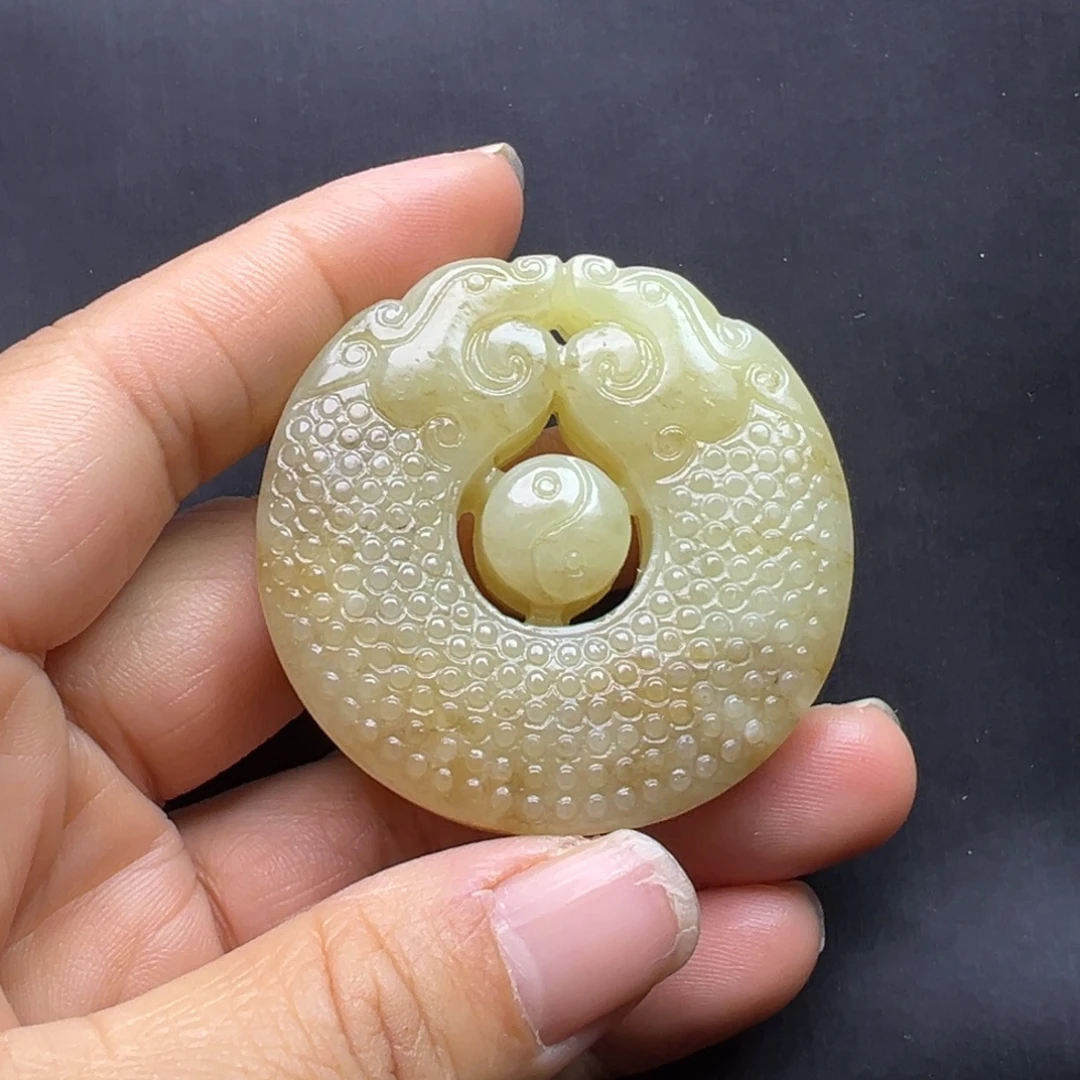 舞***狼和田玉未镶嵌挂件