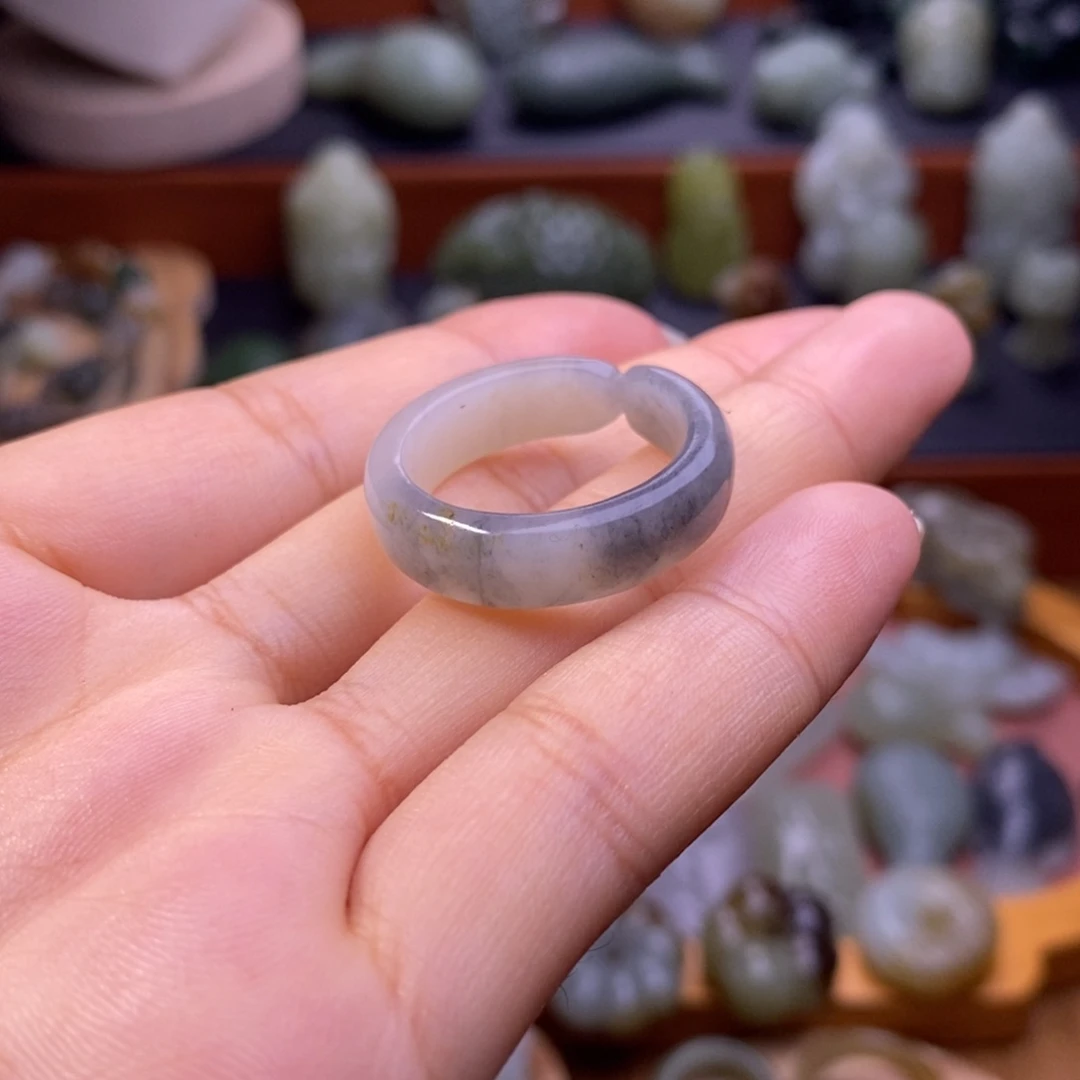 和田玉未镶嵌颈饰此**一