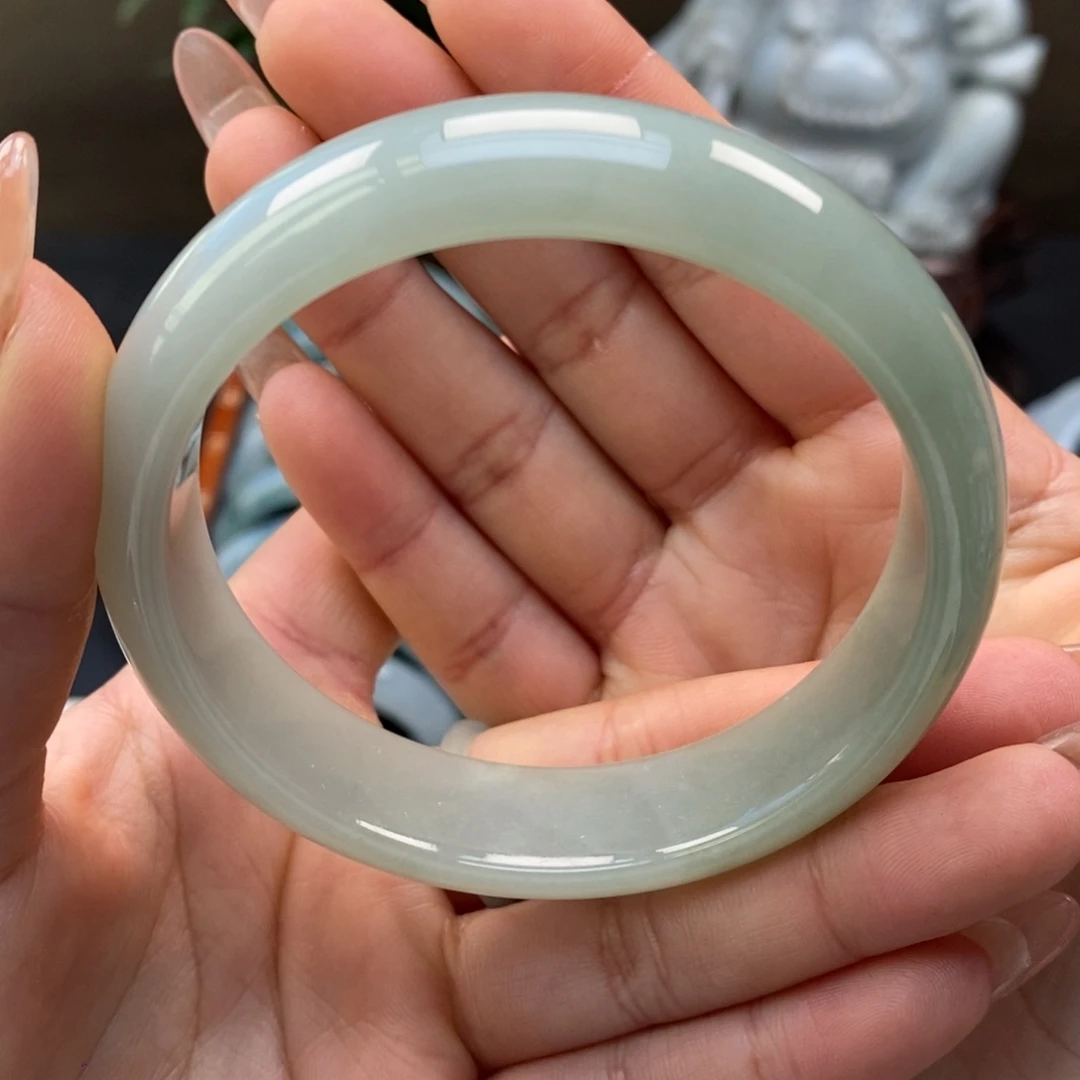 翡翠手镯未镶嵌天然