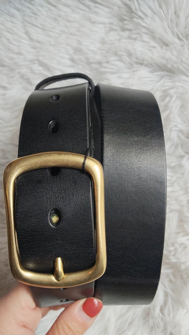 针扣腰带 纯铜扣头，牛皮带身，带身质保三年，三年之内断裂豁口换新