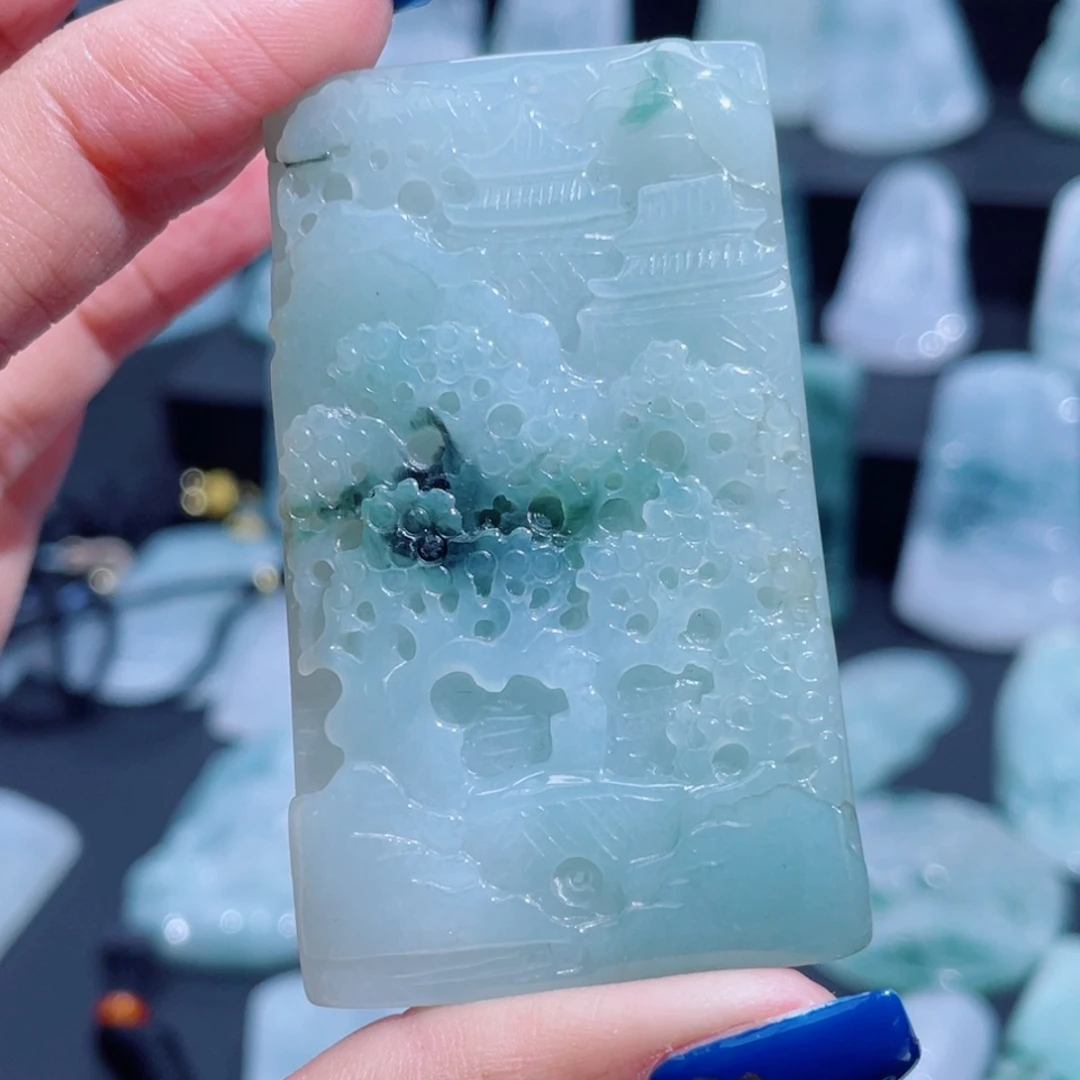 翡翠未镶嵌颈饰山水