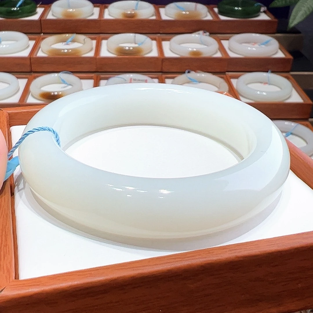 和田玉手镯6061未镶嵌