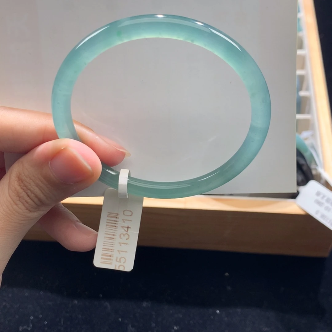 翡翠未镶嵌手镯冰绿