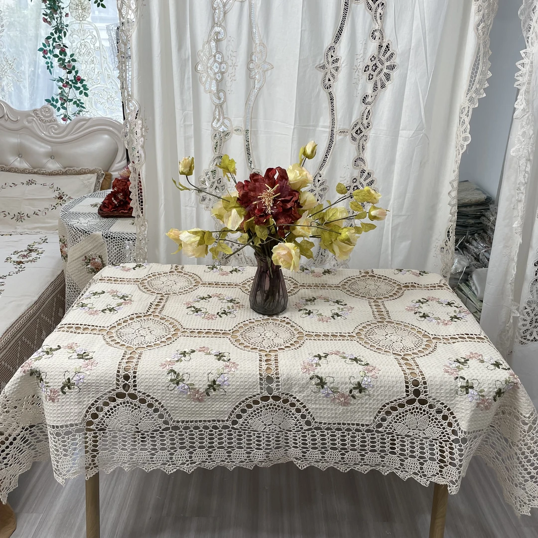 DY020-7-2棉质（130*180cm方）米底紫花环丝带绣花钩针桌布