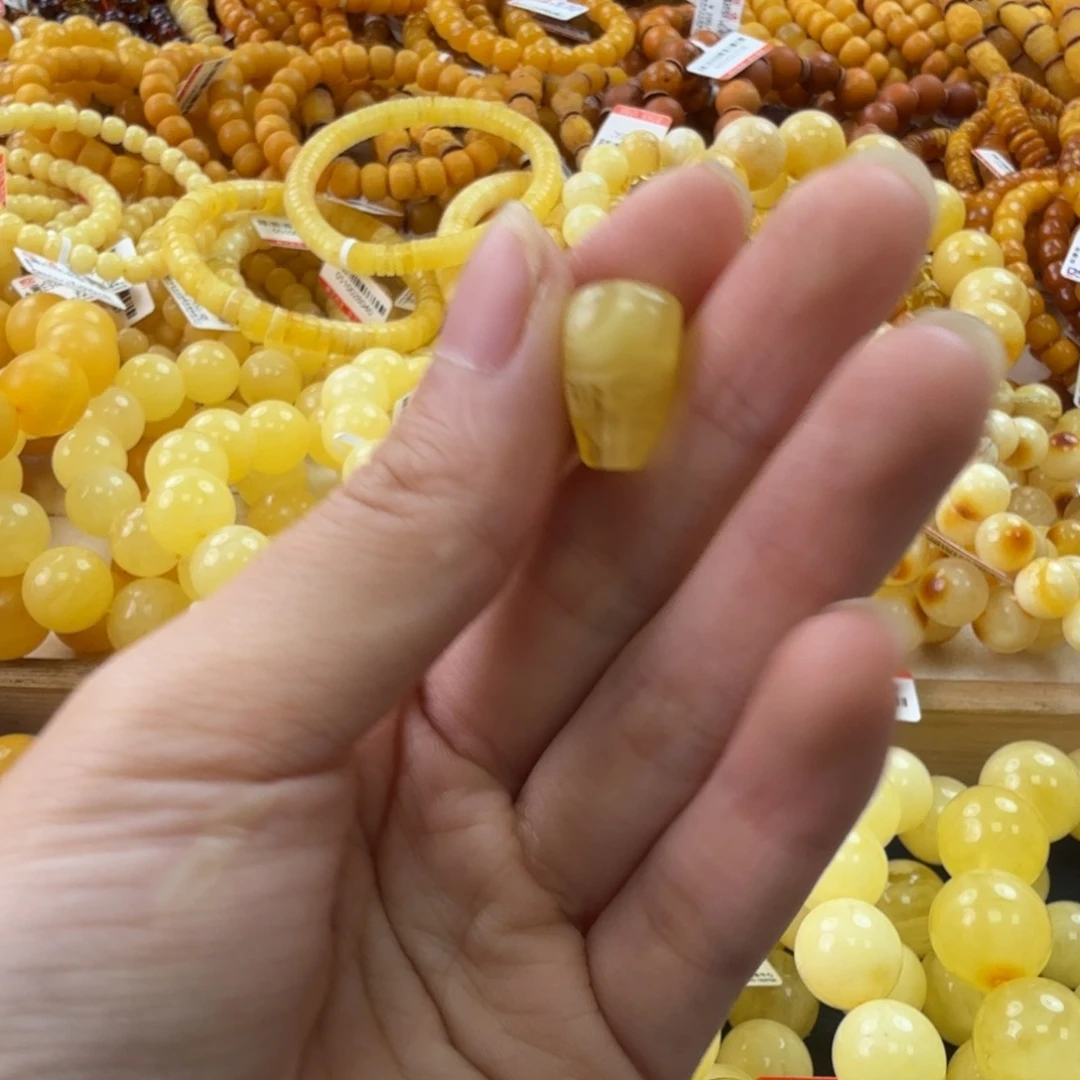 未镶嵌琥珀珠宝奇石