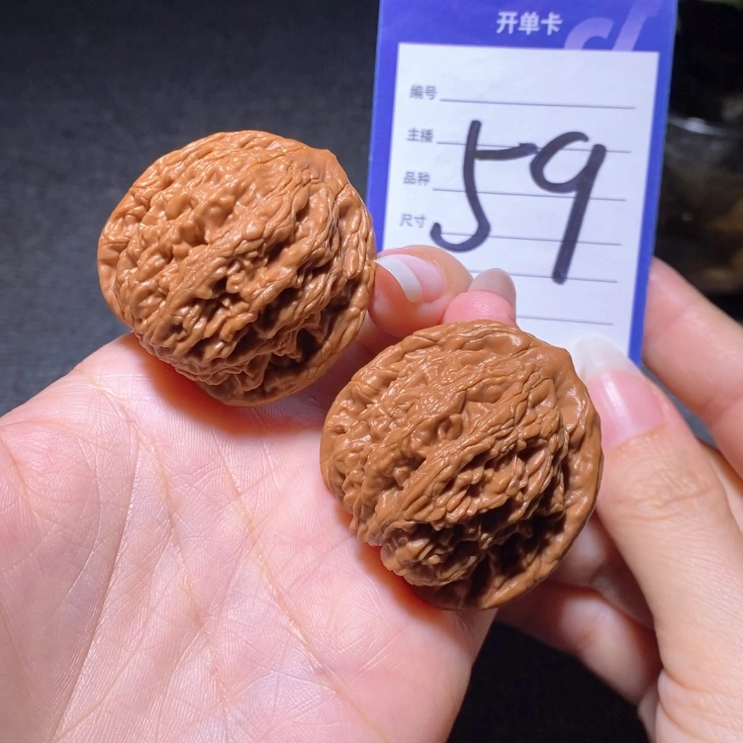 文玩核桃把件虎头39左右