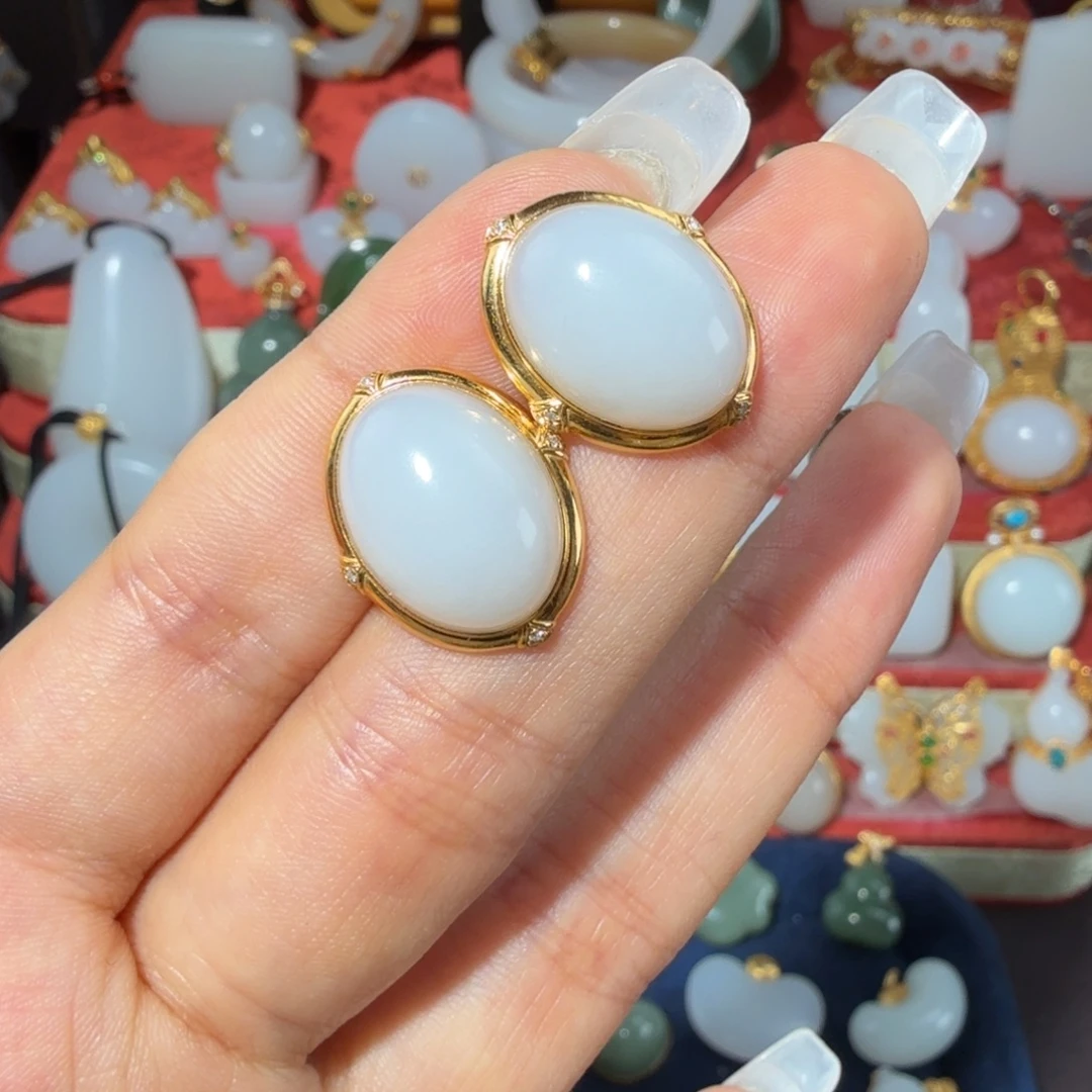 和田玉18K金镶嵌颈饰