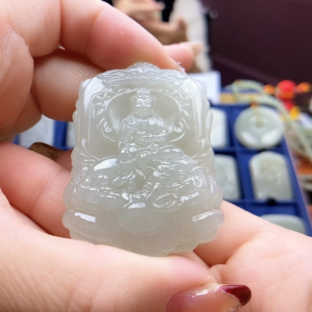 和田玉颈饰未镶嵌向**跑