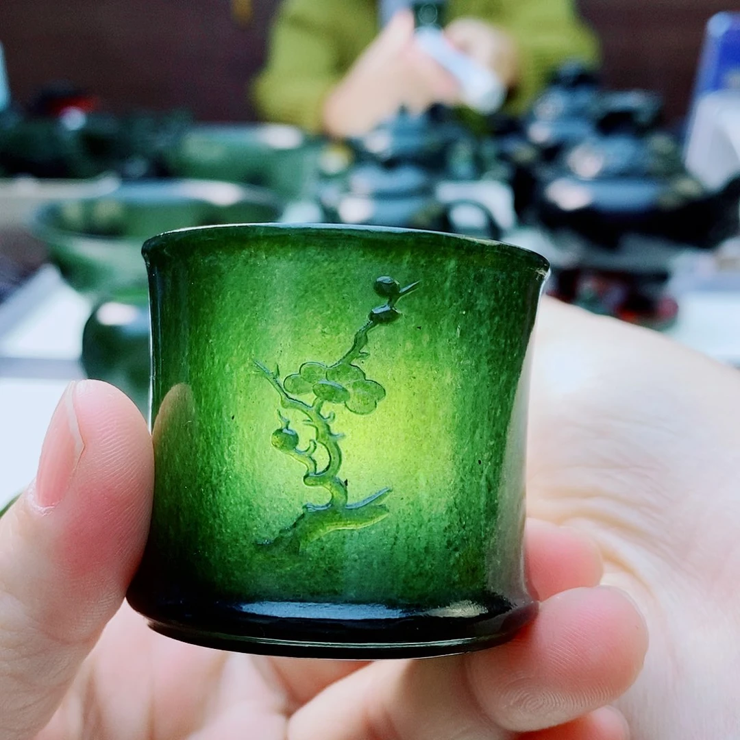 未镶嵌和田玉摆件微瑕