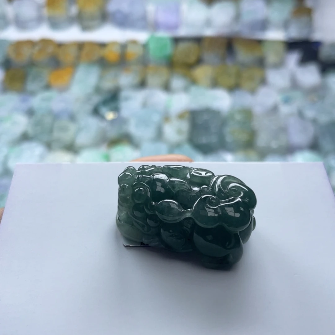 翡翠未镶嵌颈饰貔貅