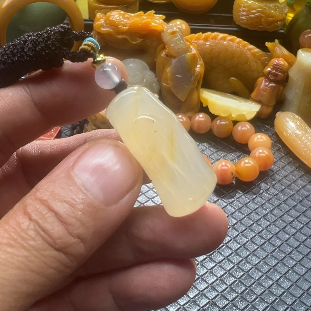 石英质玉未镶嵌颈饰