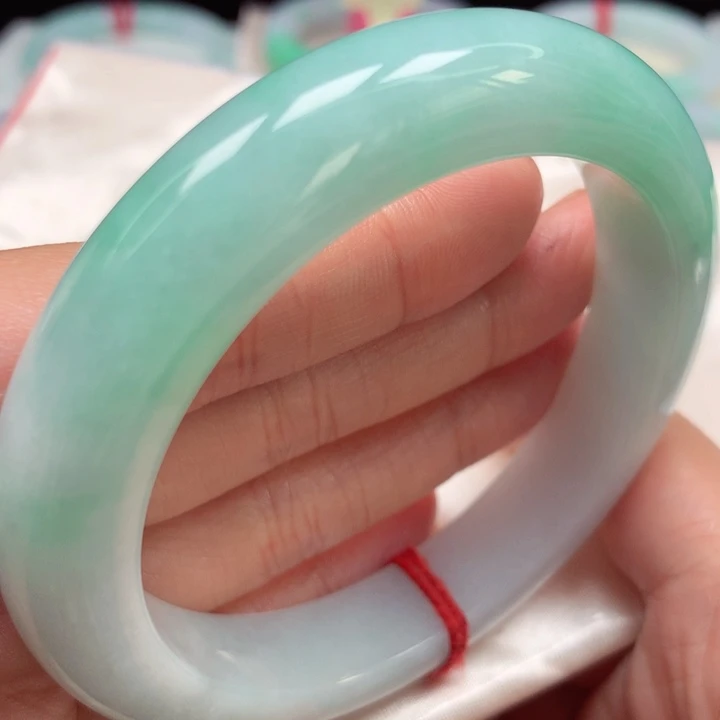翡翠手镯未镶嵌冰胶甜果绿50号