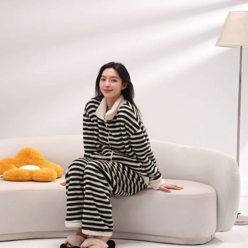 冬季保暖条纹高领长袖珊瑚绒睡衣简约时尚拉链套装可外穿可居家3