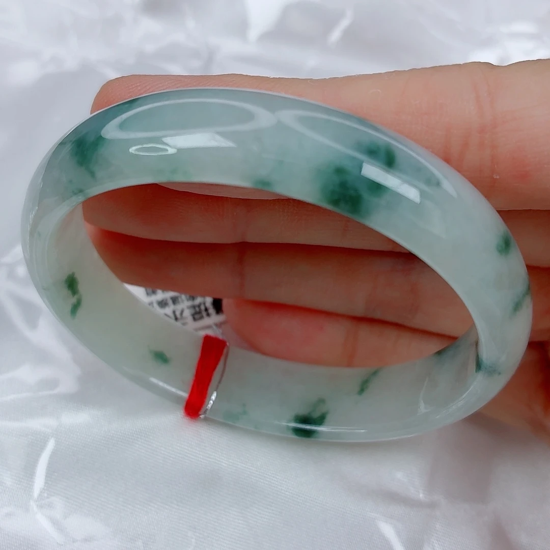 翡翠未镶嵌手镯52.8贵妃，青翠绿飘花，耐看，细纹
