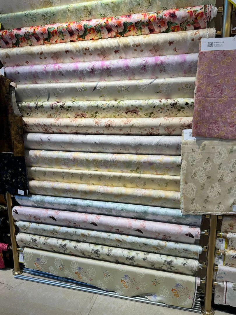 【荷塘月色】各种花型花色源头工厂供货高端丝绸面料布头专用链接