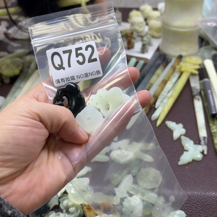 蛇纹石玉发饰合金玉**田