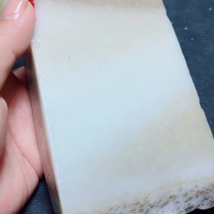 游***儿和田玉（糖玉）未镶嵌珠宝奇石