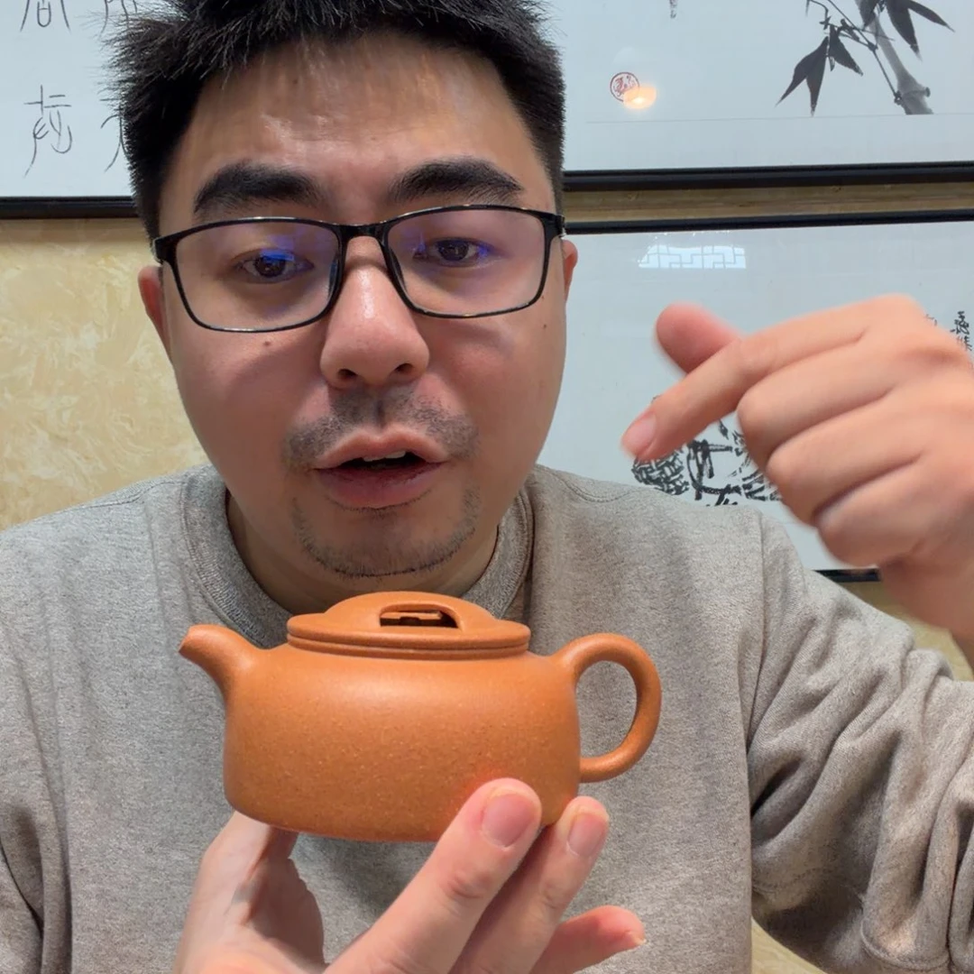 茶杯紫砂微瑕的壶
