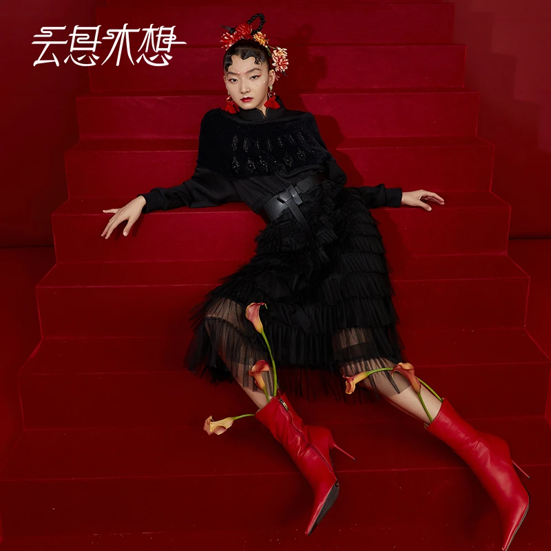 云思木想2023春季新款毛织拼接钉珠网纱压褶连衣裙10243