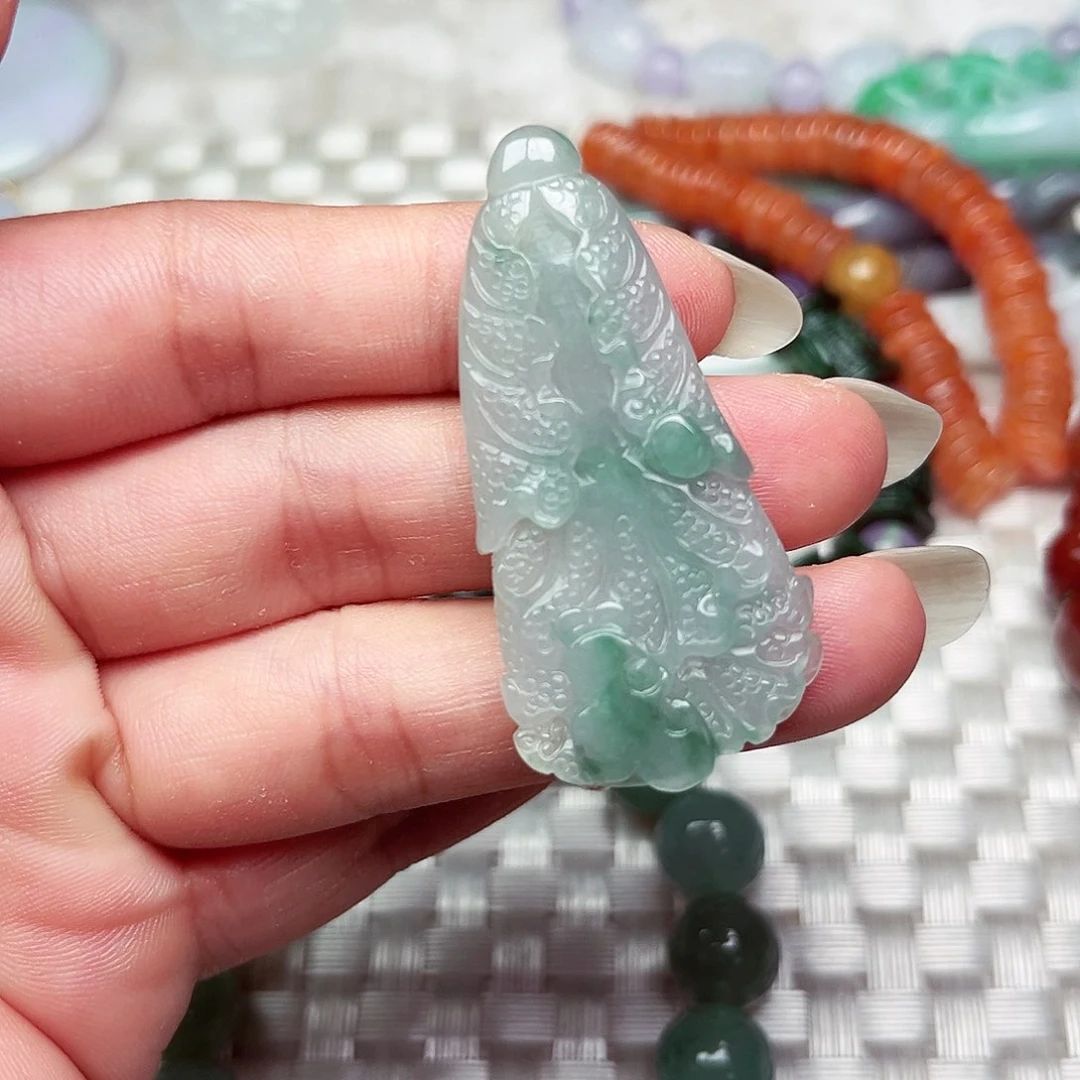翡翠挂件未镶嵌翡翠