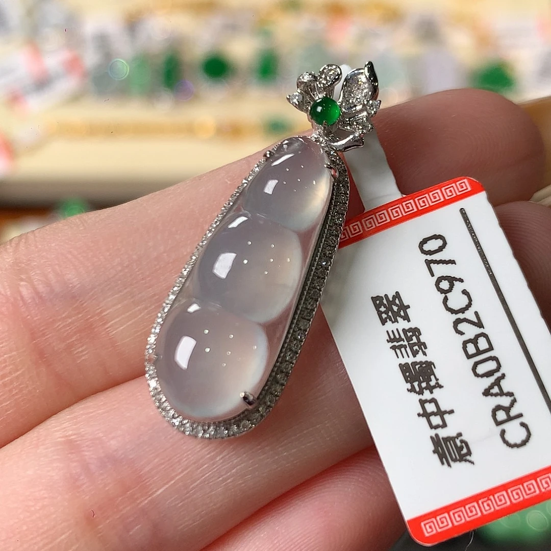 翡翠18K金镶嵌颈饰天然缅甸豆子